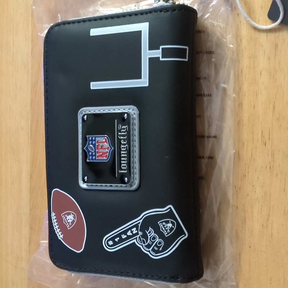 Loungefly Las Vegas Raiders Zip Around Wallet - Picture 2 of 4